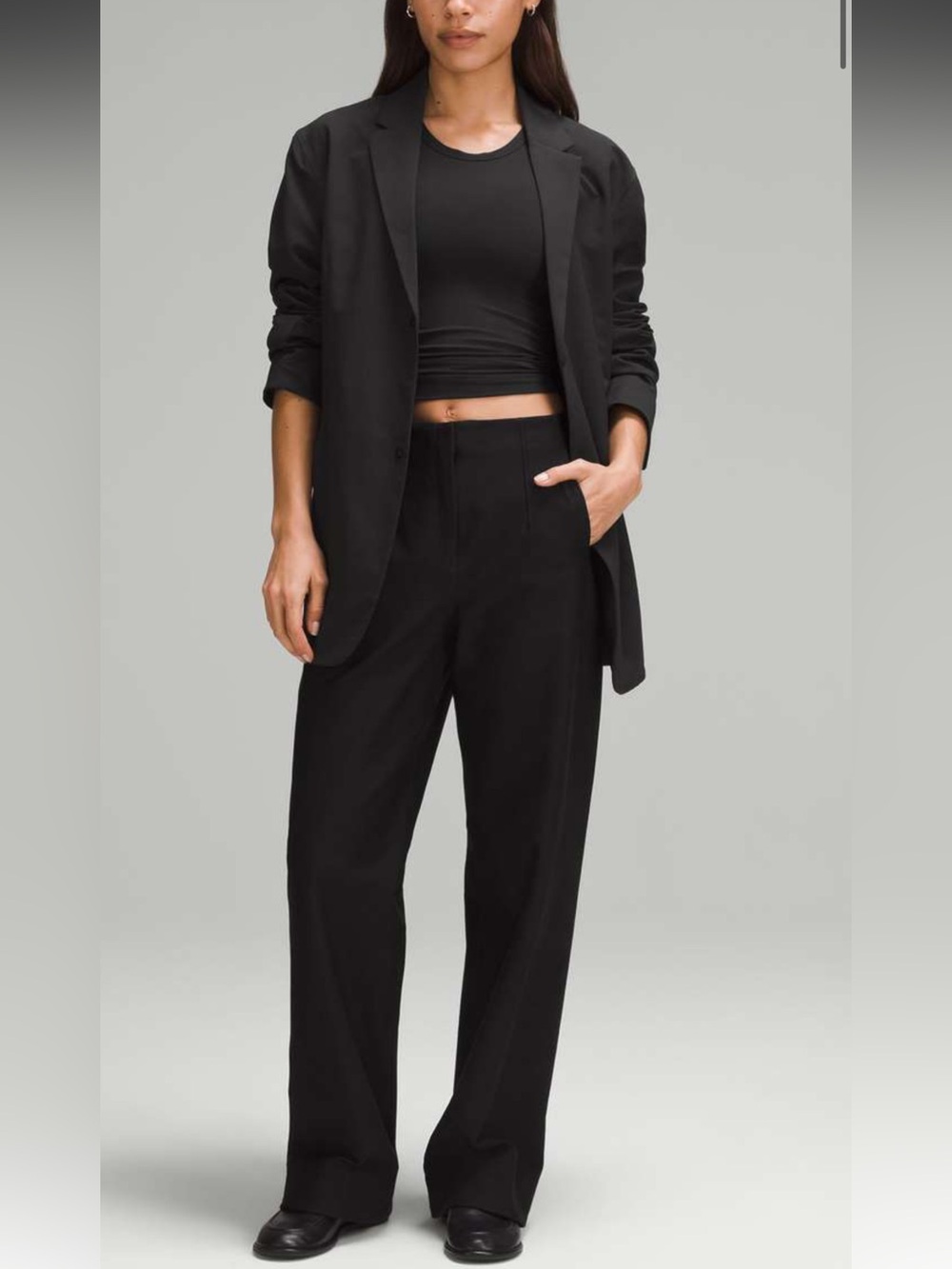 NWOT Lululemon Utilitech Relaxed-Fit Mid-
Rise Trouser
Black /Size 6